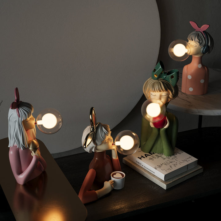 Praktische USB Tischlampe, handgefertigt, modernes Design aus Kunstharz und Glas, vielseitig einsetzbar.