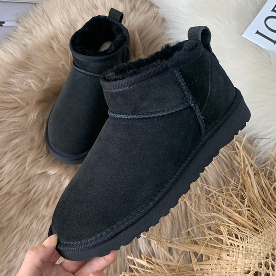 Warme, stilvolle Damen Winterstiefel mit flacher Sohle für kalte Tage; bequem & gefüttert.