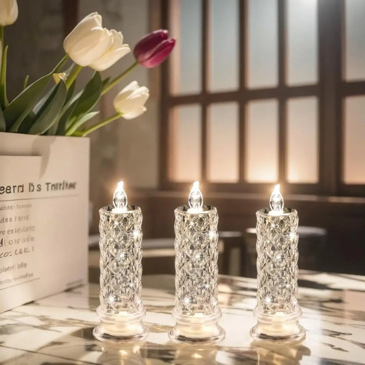 Elegantes LED Kristall Kerzenlicht, transparentes Design schafft warmes Ambiente. Perfekt für festliche Dekoration.