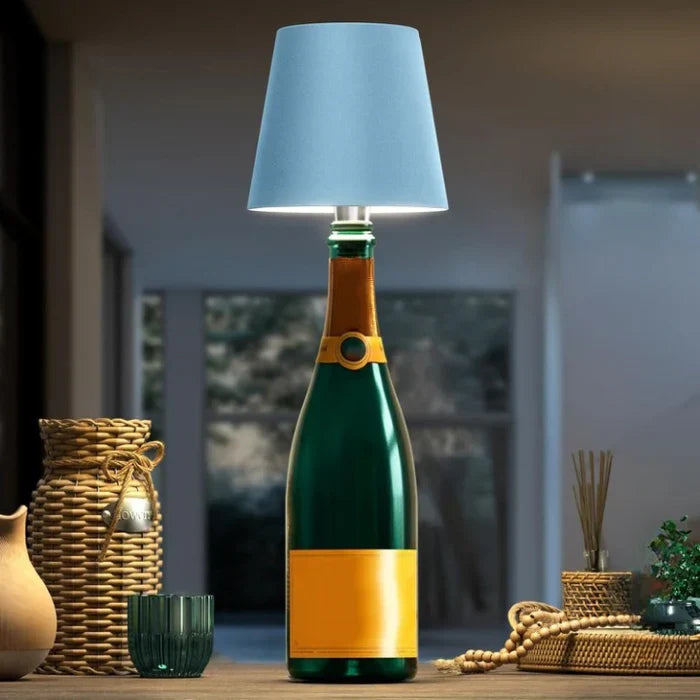 Tragbare LED Tischlampe mit RGBIC Licht für stimmungsvolle Innen- & Außenbeleuchtung.