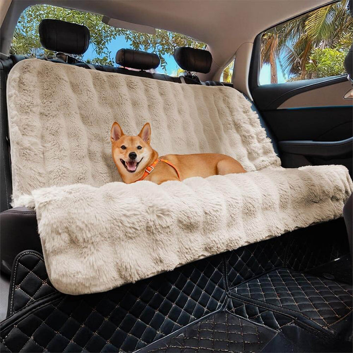Flauschige Hundedecke für Autositzschutz, grau, bietet Komfort & schützt Polster zuverlässig.