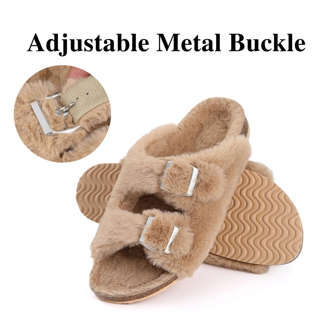 Ein Paar super warmer Damen Herbstpantoffeln, bereit für gemütliche Stunden zuhause.