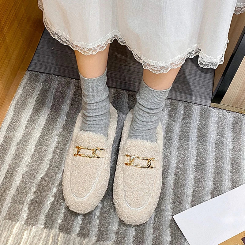 Entspannte Wintermode: Damen Winter Loafer, kuschelig warm und stilvoll, perfekte Pantoffeln für den Winter.