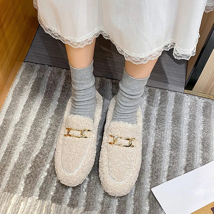 Entspannte Wintermode: Damen Winter Loafer, kuschelig warm und stilvoll, perfekte Pantoffeln für den Winter.
