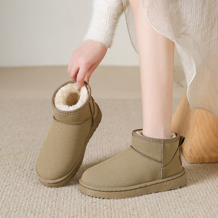 Hochwertige, warme Damenschuhe für den Winter, gefüttert & stilvoll, mit flacher Profilsohle.