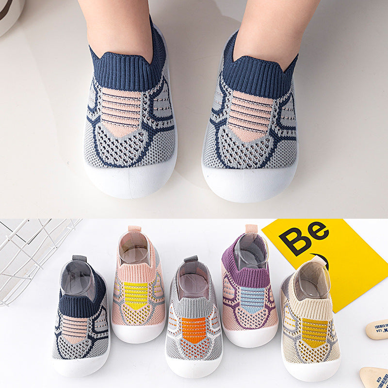 Khaki Lauflernschuhe, barfußähnlich & flexibel. Perfekt für Kleinkinder, die ihre ersten Schritte machen.