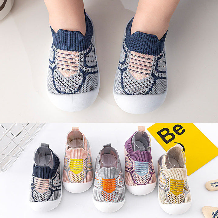Khaki Lauflernschuhe, barfußähnlich & flexibel. Perfekt für Kleinkinder, die ihre ersten Schritte machen.