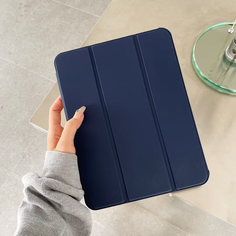 Robuste Silikon Schutzhülle für iPad mit integriertem Falt-Ständer; schützt effektiv vor Stößen & Kratzern.