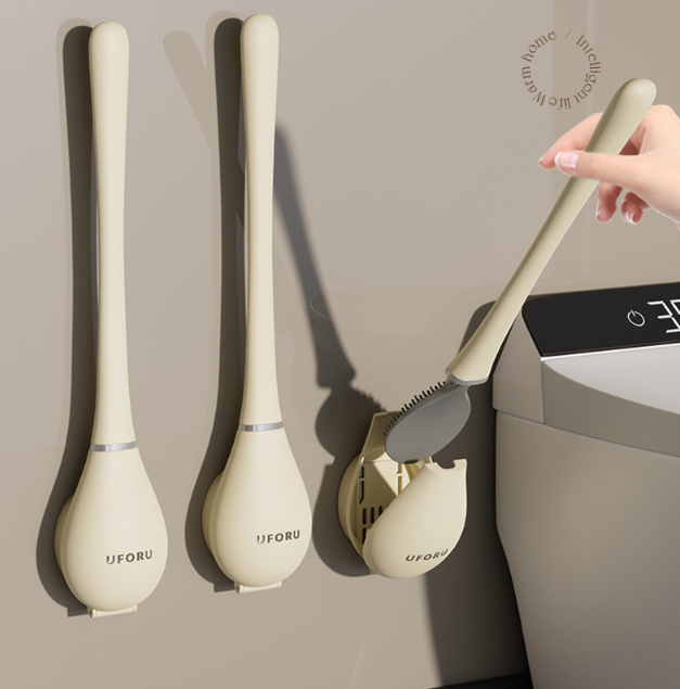Modernes Badaccessoire: Flexible Toilettenbürste mit hygienischen Borsten und eleganter Wandhalterung.