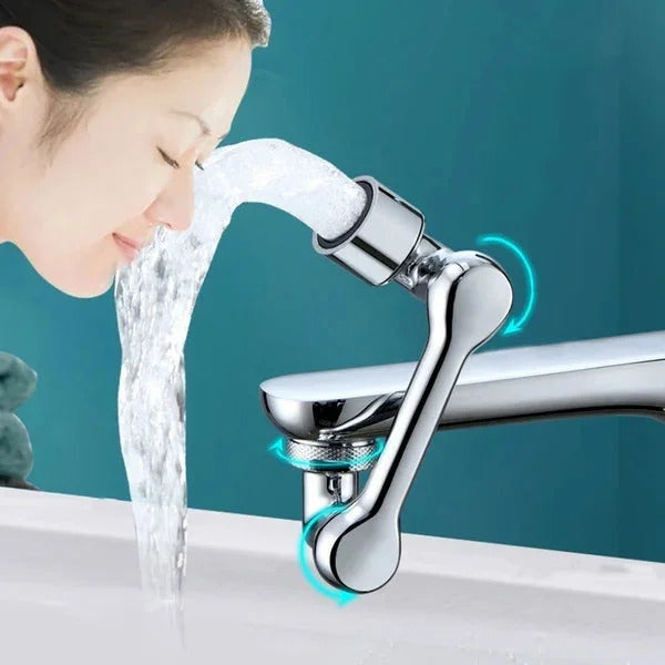 Praktischer Messing Wasserhahnaufsatz, 180° schwenkbar für effiziente Reinigung in Küche & Bad.
