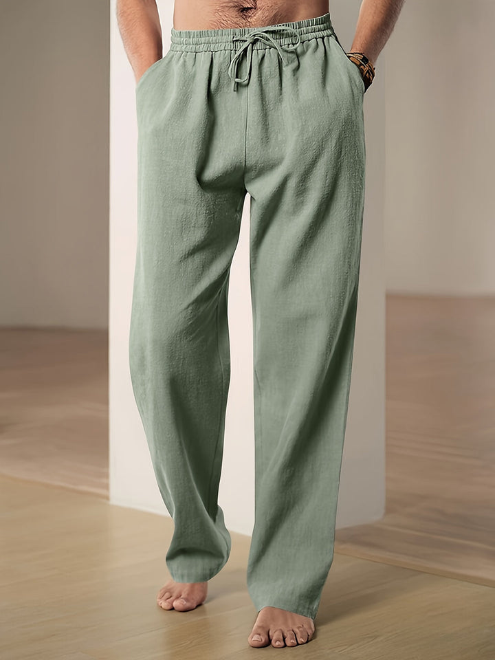 Vielseitige Herren Sommerhose mit Kordelzug, elastischem Bund und lockerem Schnitt. Leicht und bequem für Looks.