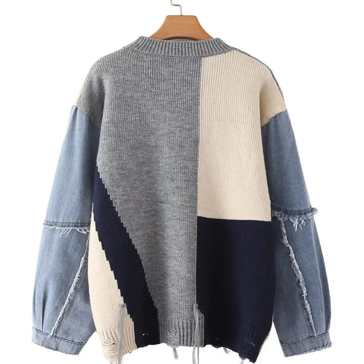 Bunter Damen Patchwork Pullover Liora mit fröhlichen Mustern, perfekt für Herbst- & Winter-Freizeit.
