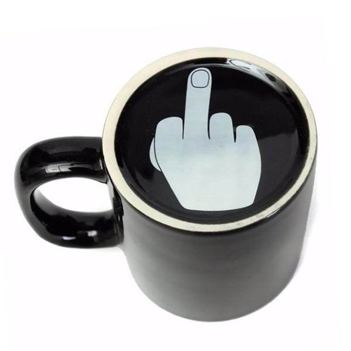 Stylischer Keramikbecher, die perfekte Kaffeetasse für Ihr Morgenritual und ein stimmungsvoller Blickfang.