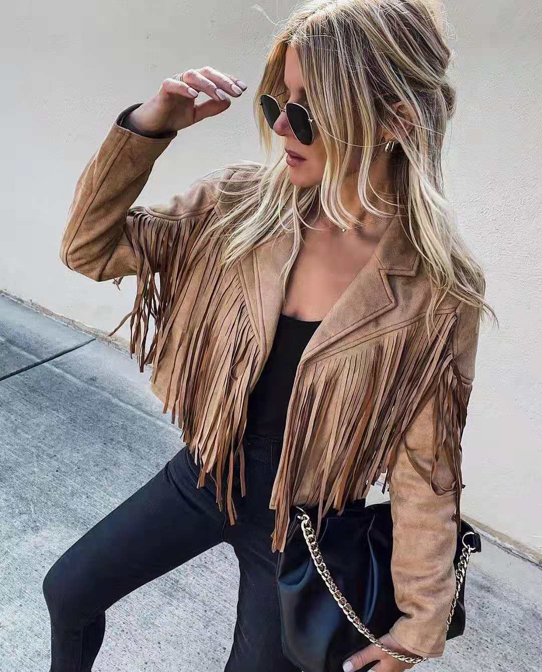 Kurze Damen Fransenjacke Rosy, vielseitiger Western-Stil für den Herbst. Trendige Kurzjacke.
