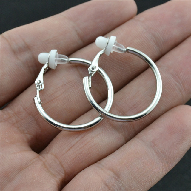 Damen Clip Ohrringe, goldfarben, ohne Piercing; eleganter, runder Edelstahlschmuck für Frauen.