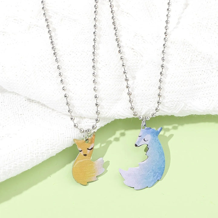Silberfarbene Edelstahl Partnerkette, kunstvoll gestalteter Fuchs-Wolf-Anhänger, perfekt für symbolischen Pärchenschmuck.