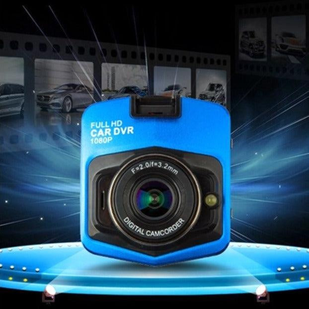 Full HD Auto Dashcam mit Nachtsicht an Windschutzscheibe, sorgt für Sicherheit im Straßenverkehr.