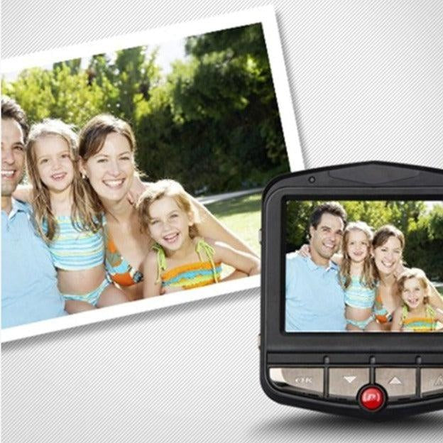 Kfz-Kamera mit Full HD-Display, G-Sensor & Loop-Aufnahme für lückenlose Fahrten.