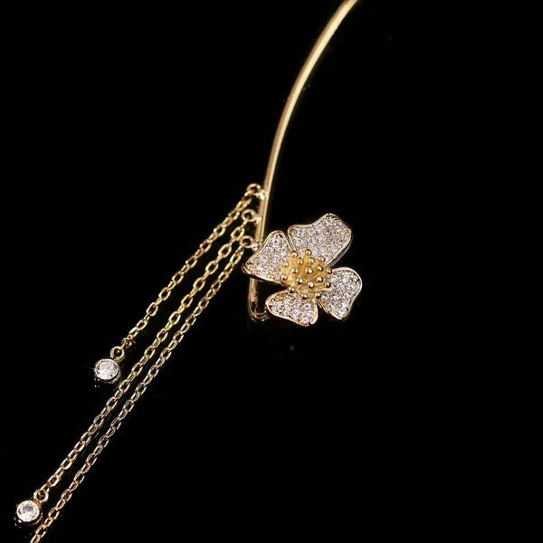 Beeindruckende Statement Ohrringe für Damen: Funkelnde Schmetterlinge mit glitzernden Zirkonia.