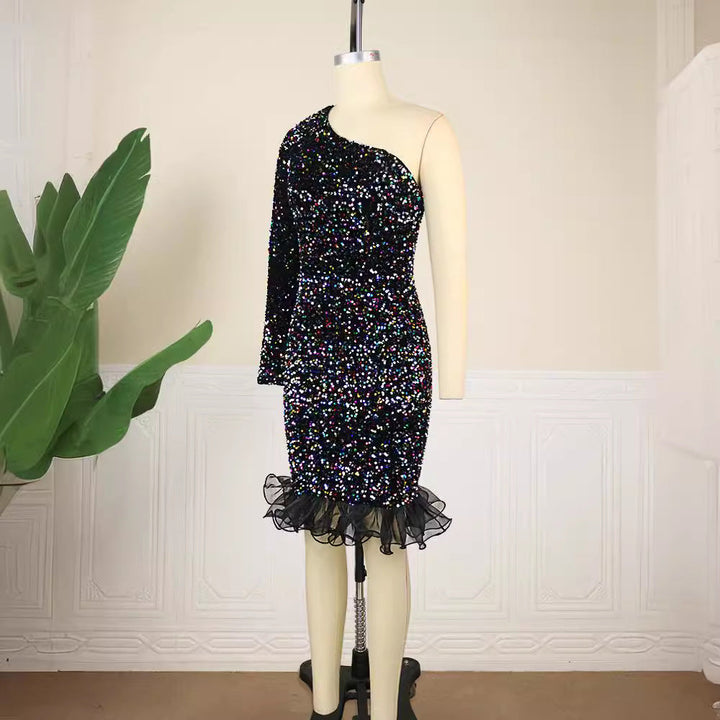 Festliches Damen Paillettenkleid mit Rüschen, perfekt für Gala & besondere Anlässe. Elegant.