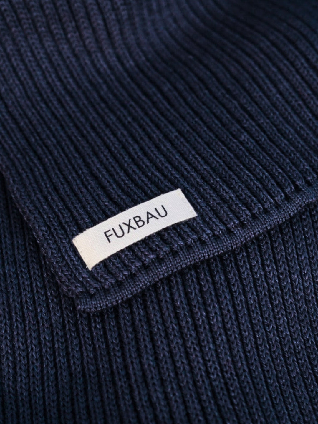 Eleganter Damenschal aus reiner Schurwolle und Merino, weich und warm, perfekt als Winterschal für Frauen.