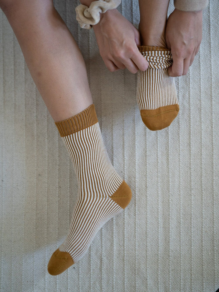 Elegante gestreifte Damen Socken, Jacquard-Qualität, langlebig & bequem. Made in Portugal.