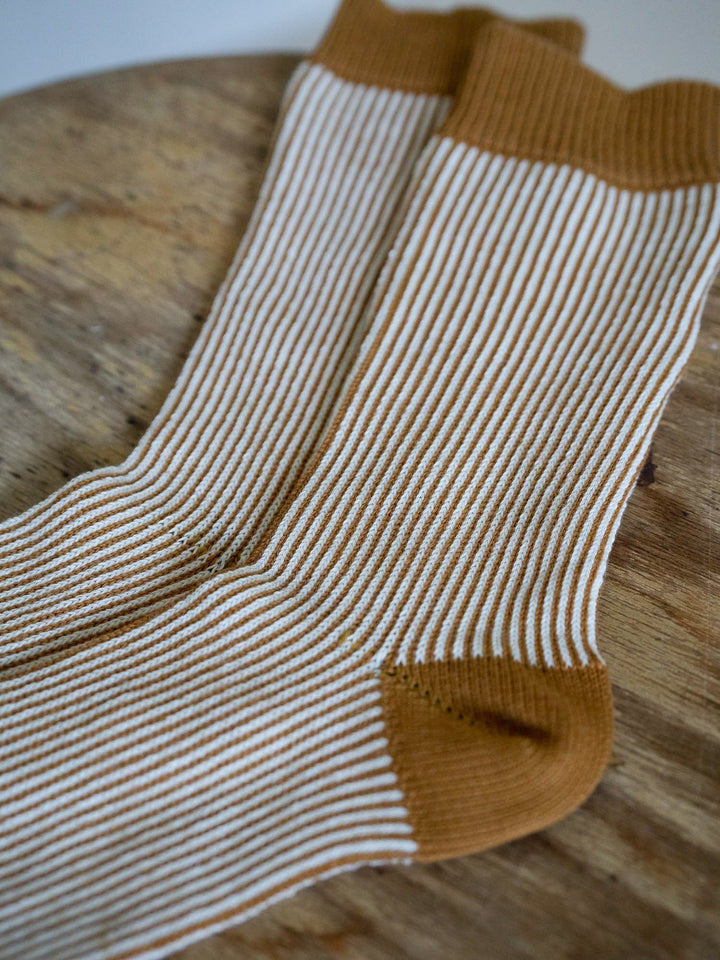 Bequeme Damen Jacquard-Socken mit Streifen, atmungsaktiv & hautfreundlich. Optimaler Komfort für den ganzen Tag.