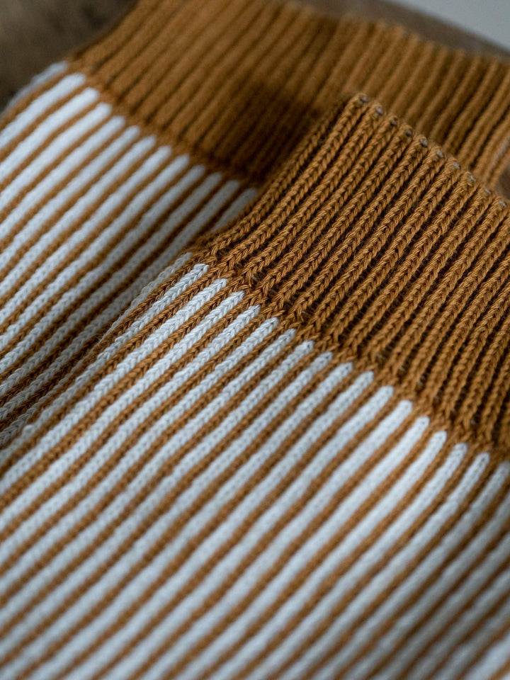 Modische Damen Jacquard-Socken gestreift, als stilvolle Geschenkidee für Frauen. Bequem & Made in Portugal.