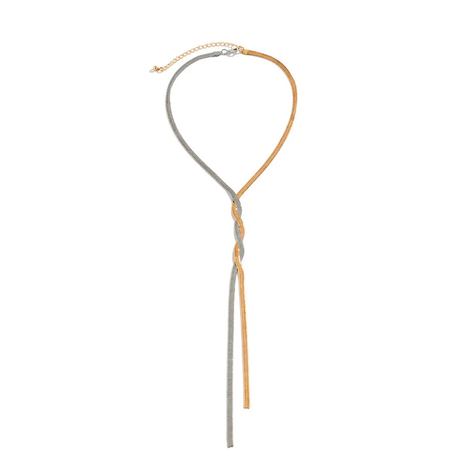 Glänzende Schlangenkette für Damen, feiner und eleganter Halsschmuck, zeitloses Design.