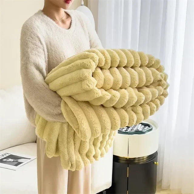 Premium Plüschdecke, extra flauschig & wärmend; perfekte Winterdecke für Sofa und Bett.