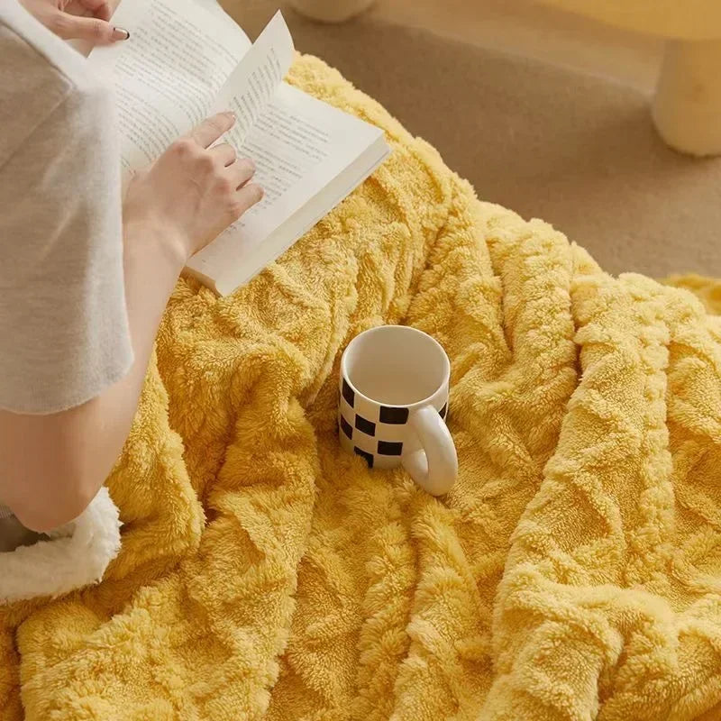 Gemütliche Wohndecke in elegantem Design; ideal für entspannte Stunden auf dem Sofa. Warm & pflegeleicht.