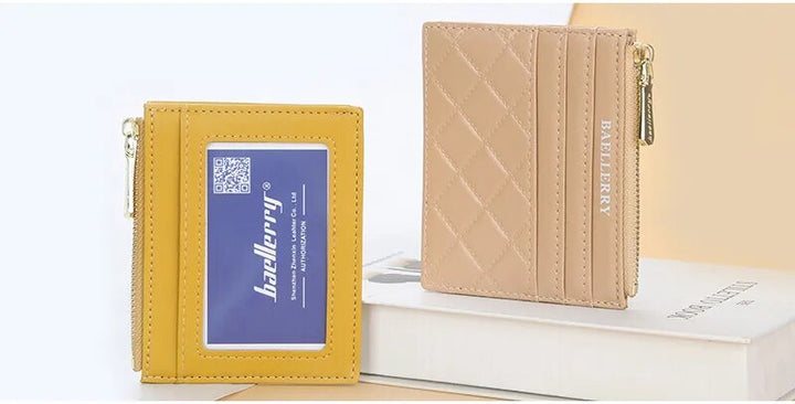 Leichter, gesteppter Unisex Mini-Kartenhalter, einfach in jeder Tasche zu verstauen.