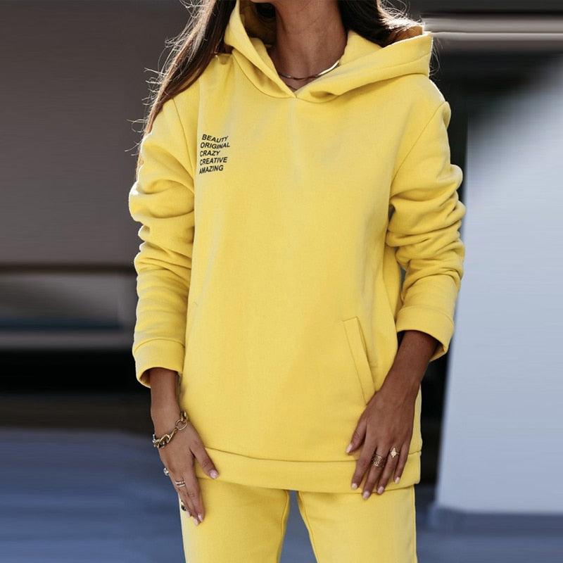 Damen Herbst Trainingsanzug: Komfortabler Hoodie & Jogginghose Set. Perfekte Freizeit- & Sportbekleidung.