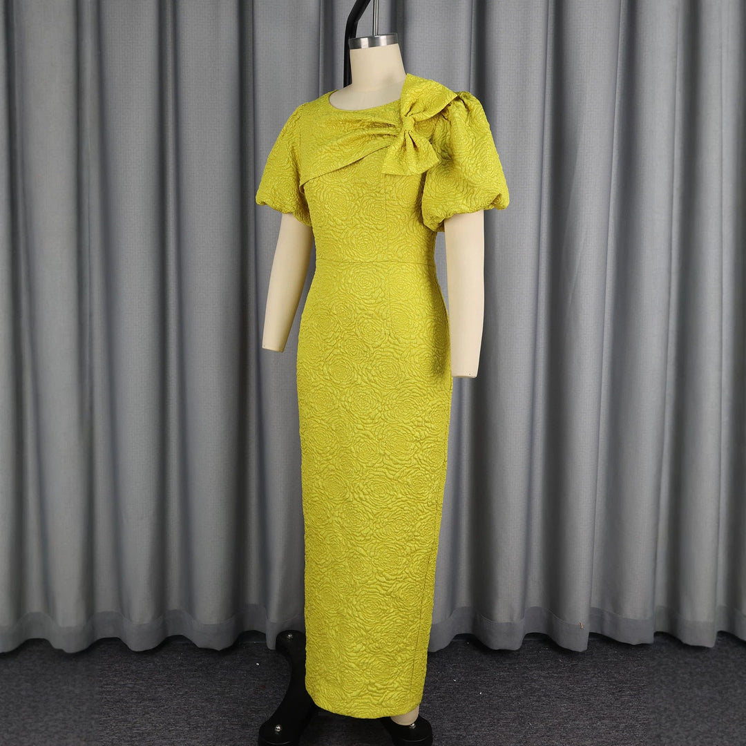 Figurbetontes gelbes Damen Maxikleid mit voluminösen Puffärmeln & dekorativer Schleife. Ein elegantes & langes Sommerkleid.