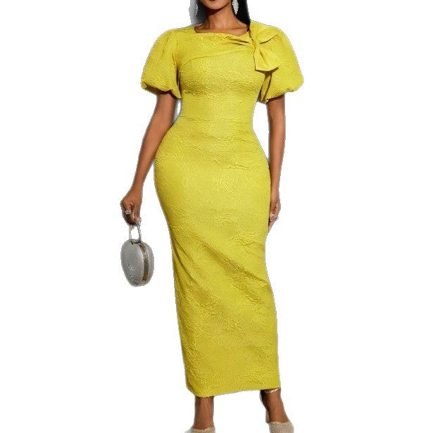 Langes gelbes Damen Maxikleid, elegant geschnitten, mit modischen Puffärmeln & femininer Schleife. Ideal für festliche Anlässe.