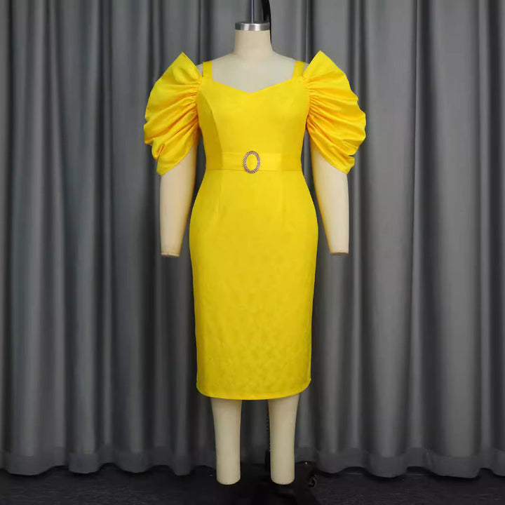 Modisches Partykleid für Damen, figurbetont geschnitten mit schicken Puffärmeln & glitzerndem Gürtel.