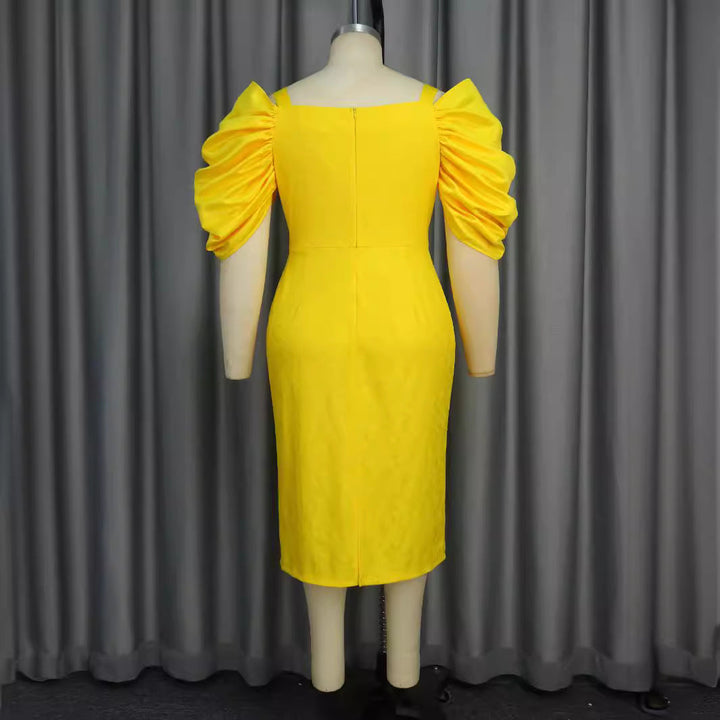 Elegantes Abendkleid in Gelb für Damen, mit stilvollen Puffärmeln und einem schimmernden Glitzergürtel.