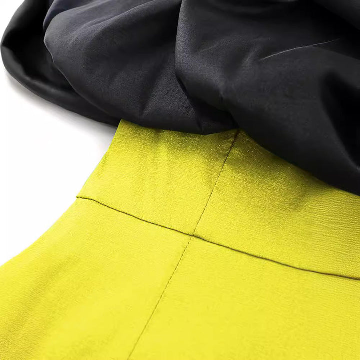 Figurbetontes Sommer-Cocktailkleid in Gelb mit dramatischem Rüschensaum. Feminines, schulterfreies Partykleid für Damen.