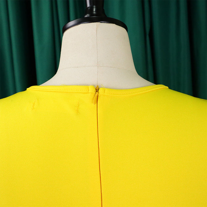 Elegantes Businesskleid Übergröße, ärmellos, asymmetrisch geschnitten, für den professionellen Auftritt.