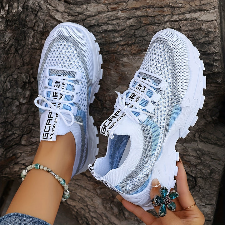 Komfortable Damen Schuhe mit atmungsaktivem Obermaterial und rutschfester Sohle für sicheren Halt.