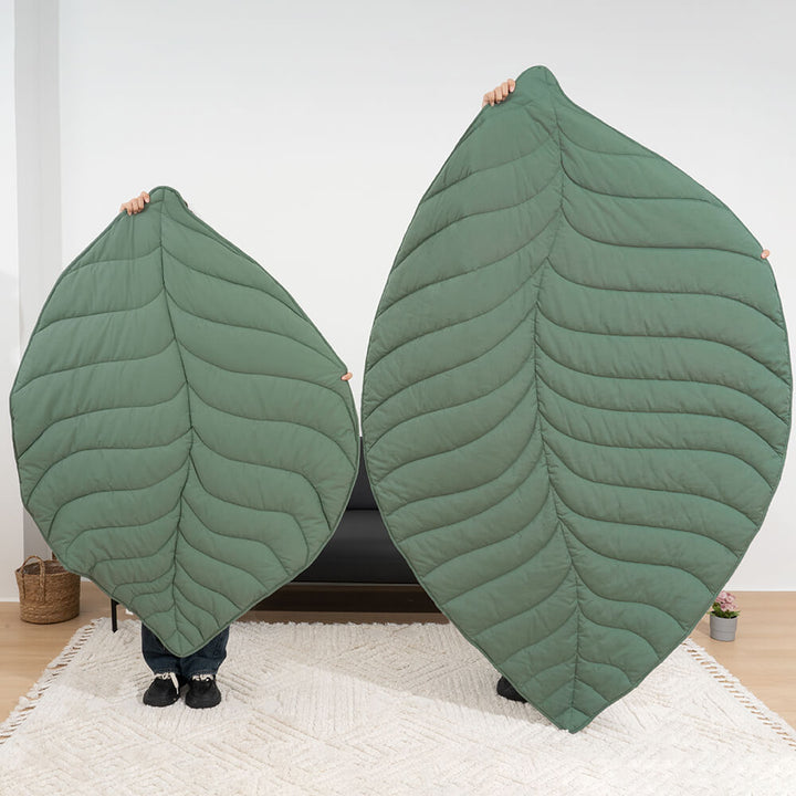 Waschbare Kuscheldecke Blattform, weich, gemütlich, für glückliche Haustiere.
