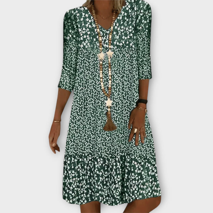 Gemütliches Damen-Blumenkleid mit V-Ausschnitt & 3/4-Ärmeln. Elegant und komfortabel für Frühling & Herbst.