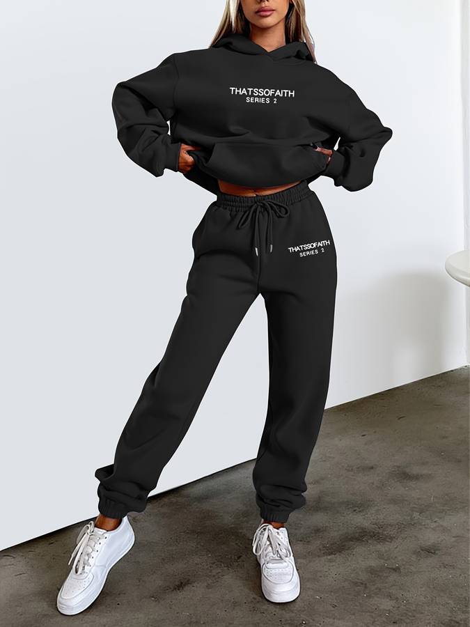 Gemütliches Damen Jogginganzug Set aus Hoodie und Hose für Loungewear & entspannte Freizeit.