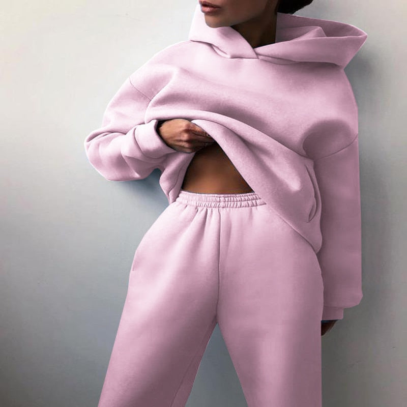 Komfortables Damen Kapuzen-Loungewear Set Mikayla, ideal für Herbst & Winter. Gemütliche Damen Mode zum Entspannen.