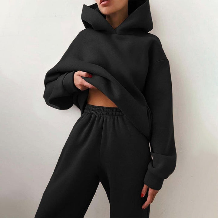 Bequeme Damen Jogginghose aus dem Mikayla Loungewear Set. Ideal für Freizeit, Sport & entspannte Stunden zuhause.