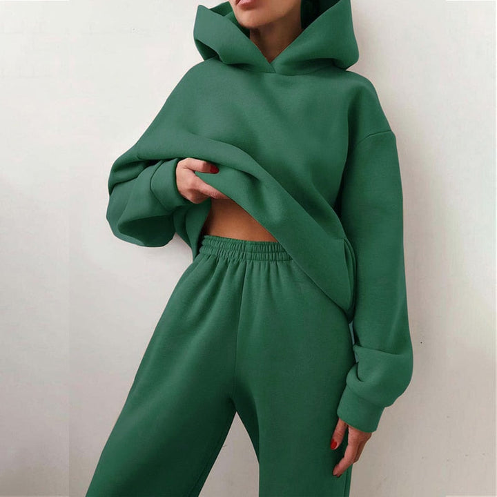 Warmes Damen Winter Loungewear Set Mikayla: Kapuzenpullover & bequeme Hose. Gemütlicher Hausanzug für kalte Tage.