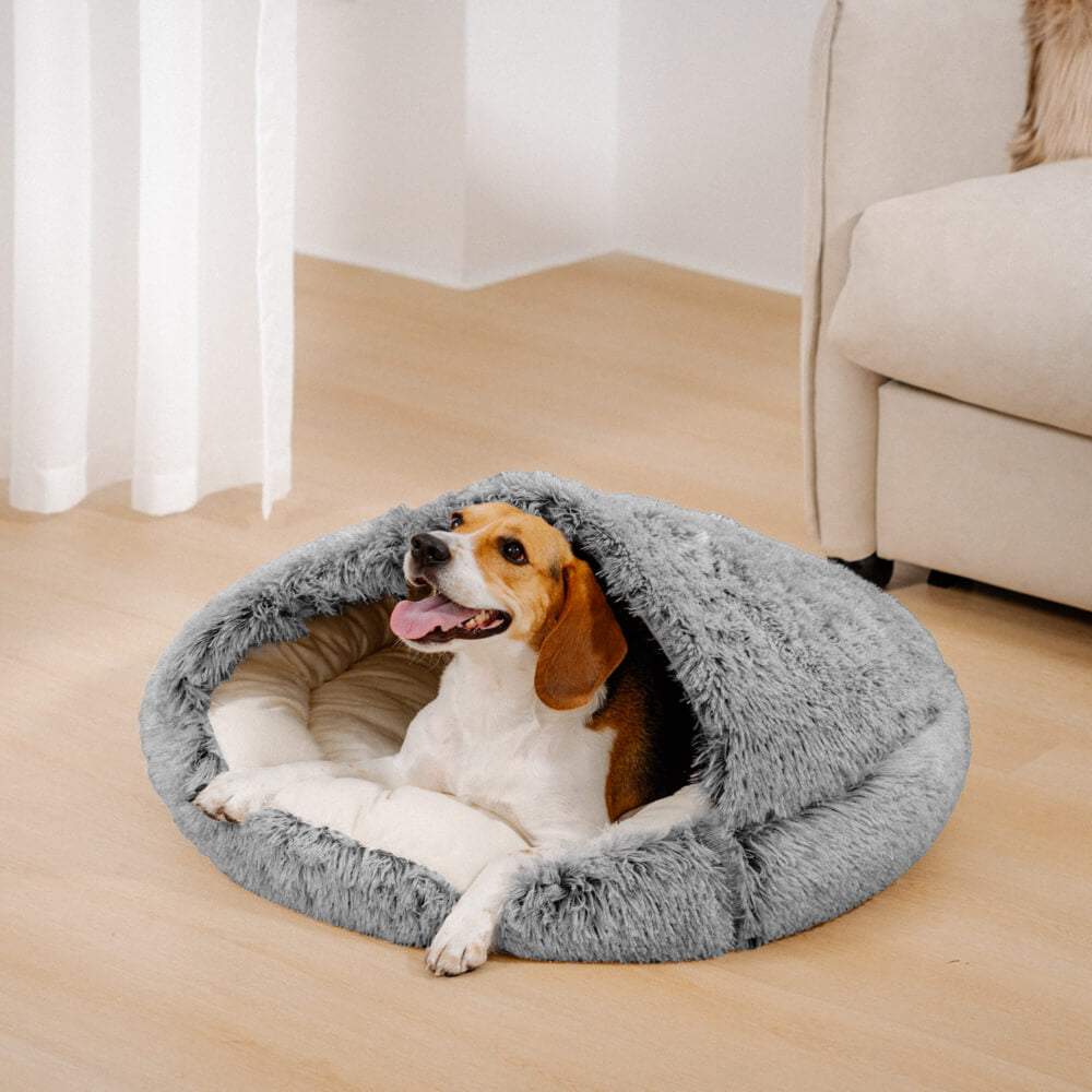 Superweiches, halbgeschlossenes Plüschbett für Hunde, bietet Geborgenheit und süße Träume.