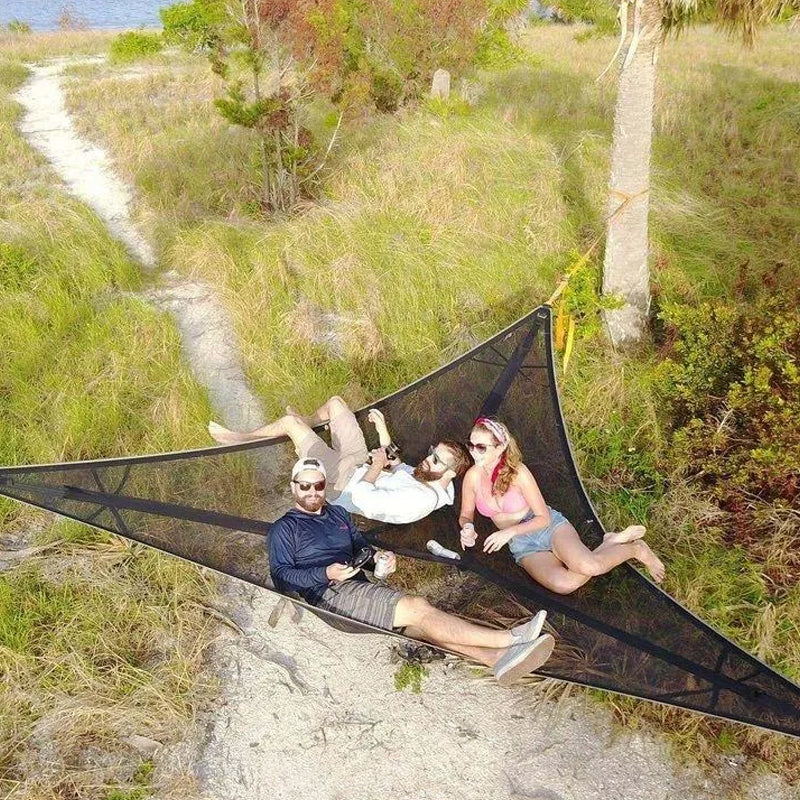Robuste Nylon-Hängematte in Grün-Schwarz für mehrere Personen. Ideal als Baumzelt für Camping & Abenteuer.