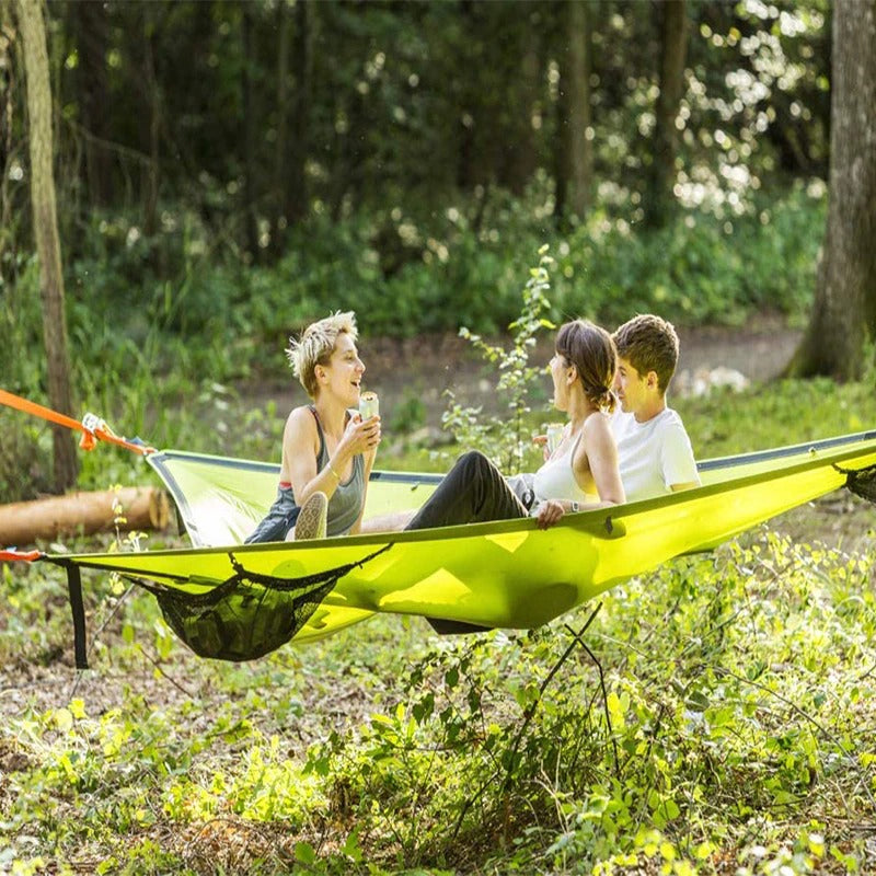 Grüne Mehrpersonen-Hängematte für Abenteuerlustige. Perfektes Baumzelt für Outdoor-Touren mit Freunden & Familie.