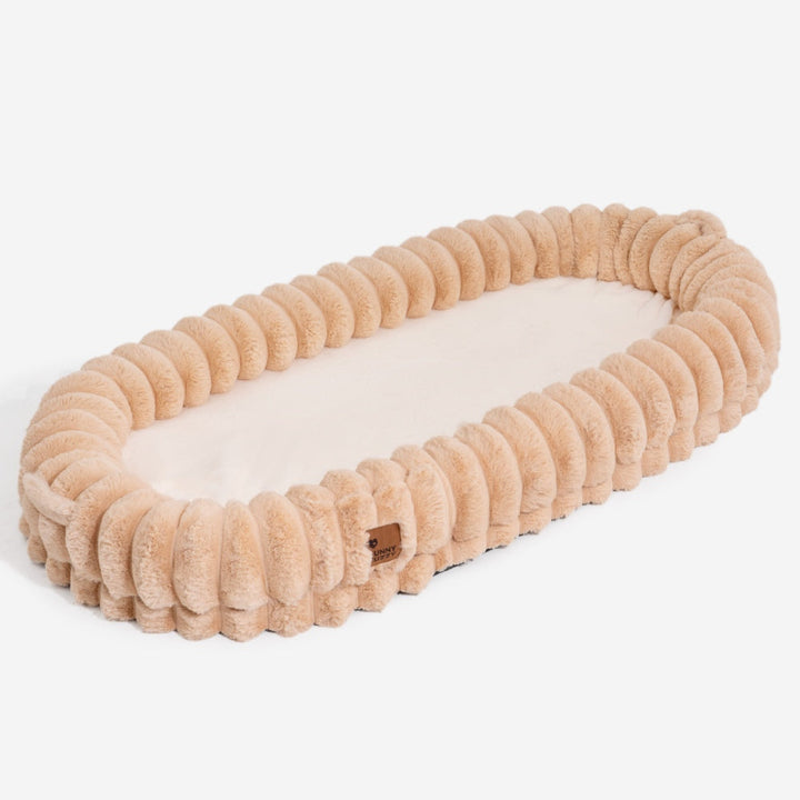 Großes, tiefes Kuschelbett für die ganze Familie. Waschbares Hundebett für maximale Entspannung.